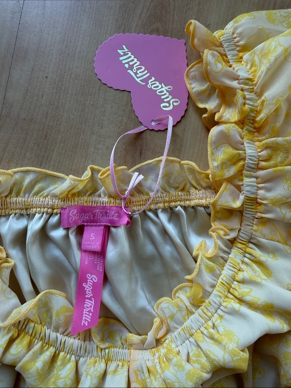 Sugar Thrillz Yellow Floral Puff-Sleeve Crop Top - Picture 2 of 4